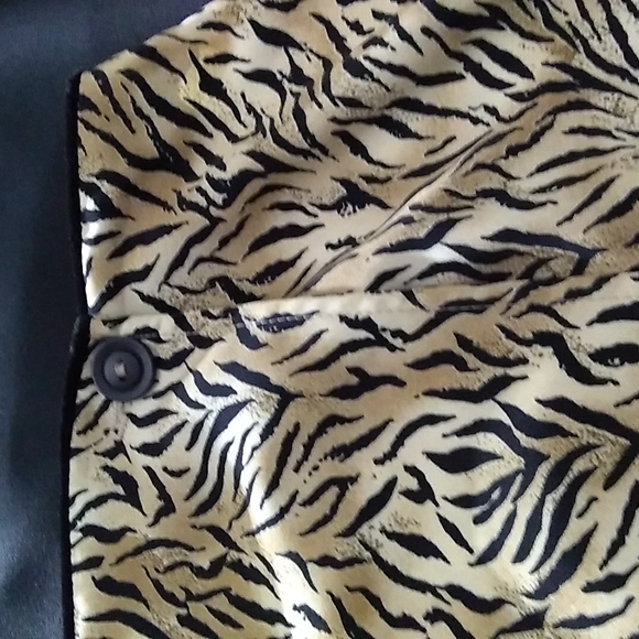 VINTAGE Worthington Animal Print Wrap Skirt - Picture 3 of 16